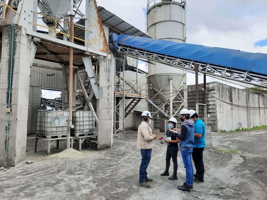 Visita de estudiante de la UNI